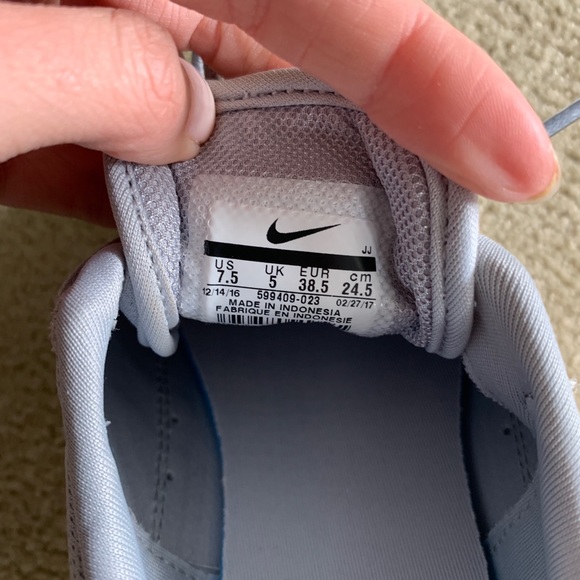 Nike gray air max Thea tennis shoes - Picture 8 of 8